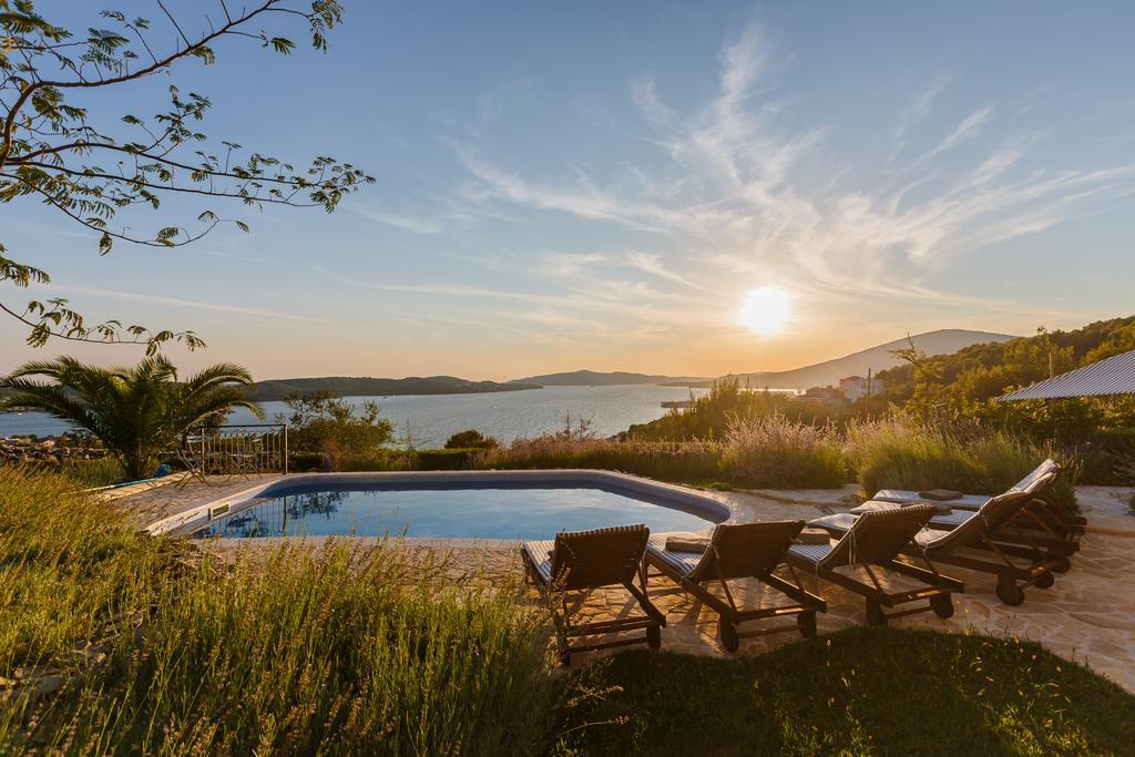Villa Amarina โตรกีร์ ภายนอก รูปภาพ